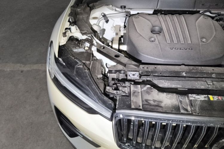 Used Volvo XC60 2025 B5 Four-Wheel Drive Smart & Advanced Luxury Edition Engine Bay Right