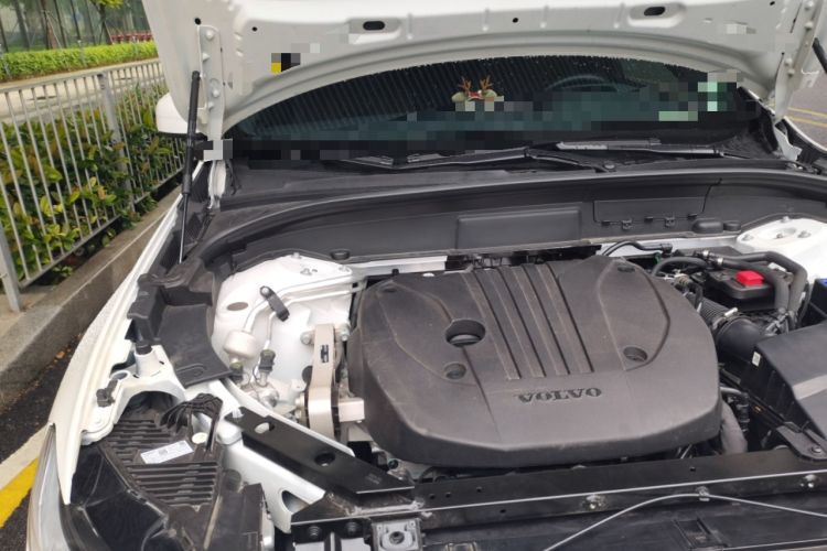 Used Volvo XC60 2025 B5 4x4 Smart Luxury Edition Engine Bay Right