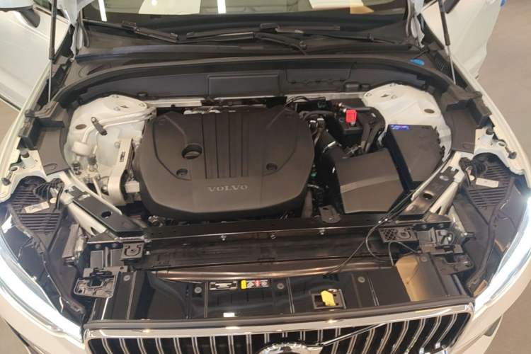 Used Volvo XC60 2025 B5 4x4 Smart Luxury Edition Engine Bay