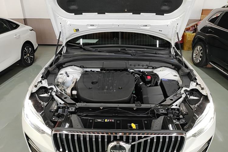 Used Volvo XC60 2025 B5 Four-Wheel Drive Smart & Advanced Luxury Edition Engine Bay