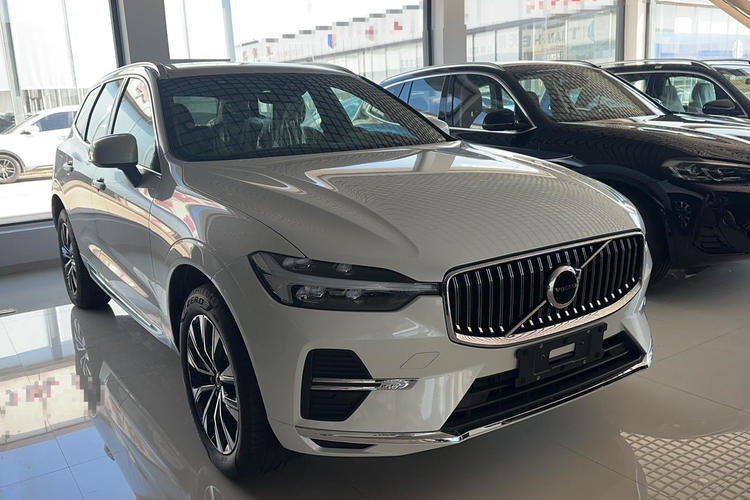 Used Volvo XC60 2025 B5 Four-Wheel Drive Smart & Advanced Luxury Edition Exterior 2
