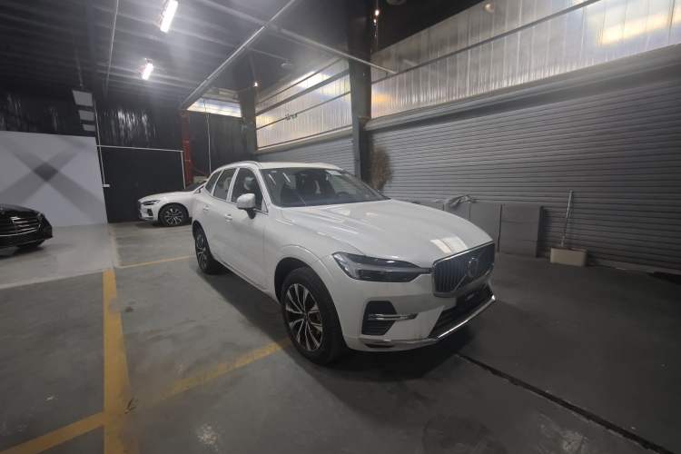 Used Volvo XC60 2025 B5 Four-Wheel Drive Smart & Advanced Luxury Edition Exterior 2