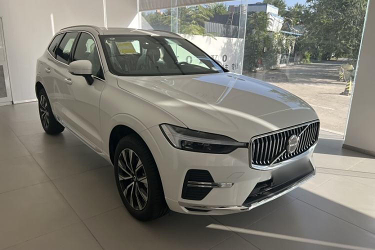Used Volvo XC60 2025 B5 Four-Wheel Drive Smart & Advanced Luxury Edition Exterior 2