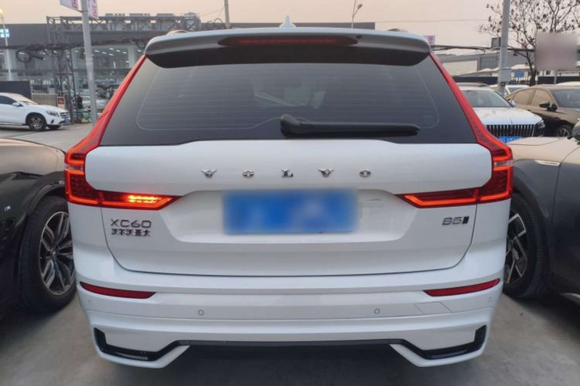 Used Volvo XC60 2025 B5 4x4 Smart & Advanced Sport Edition Exterior 4