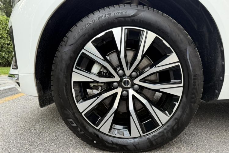Used Volvo XC60 2025 B5 Four-Wheel Drive Smart & Advanced Luxury Edition Exterior 4