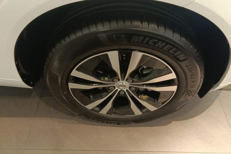 Used Volvo XC60 2025 B5 4x4 Smart Luxury Edition Exterior 4
