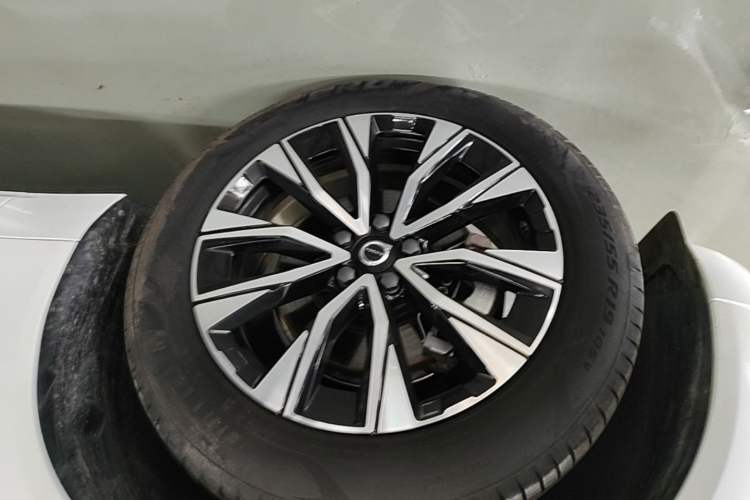 Used Volvo XC60 2025 B5 Four-Wheel Drive Smart & Advanced Luxury Edition Exterior 4