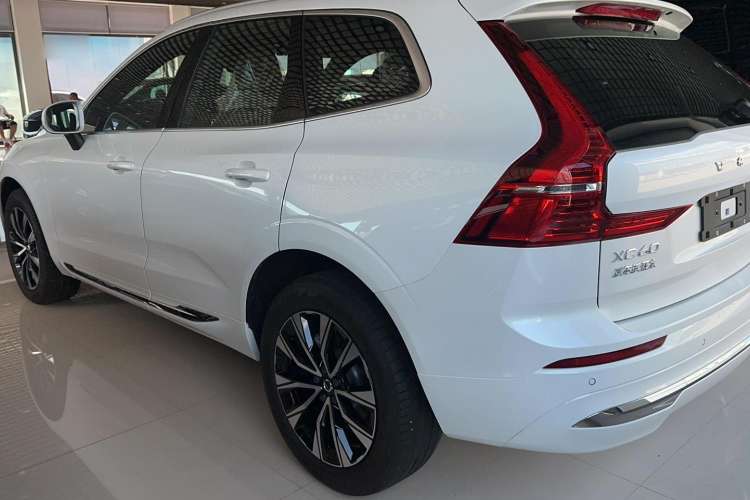 Used Volvo XC60 2025 B5 Four-Wheel Drive Smart & Advanced Luxury Edition Exterior 5