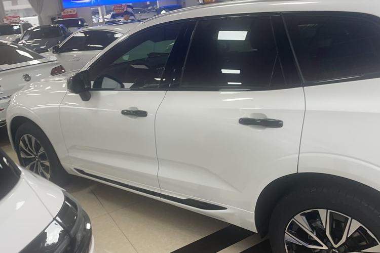 Used Volvo XC60 2025 B5 Four-Wheel Drive Smart & Advanced Luxury Edition Exterior 5