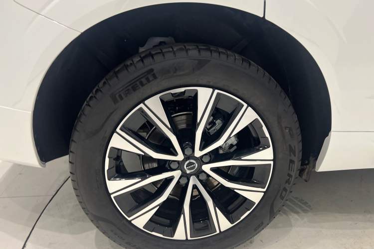 Used Volvo XC60 2025 B5 Four-Wheel Drive Smart & Advanced Luxury Edition Exterior 6