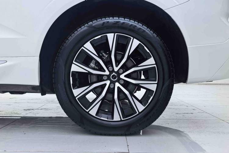 Used Volvo XC60 2025 B5 Four-Wheel Drive Smart & Advanced Luxury Edition Exterior 6