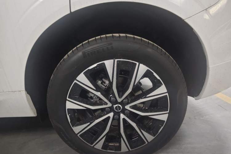 Used Volvo XC60 2025 B5 Four-Wheel Drive Smart & Advanced Luxury Edition Exterior 7