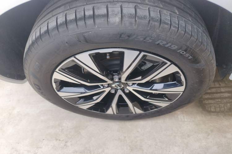 Used Volvo XC60 2025 B5 4x4 Smart & Advanced Sport Edition Exterior 8
