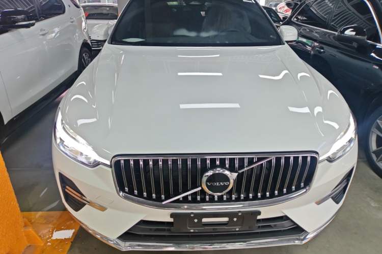 Used Volvo XC60 2025 B5 4x4 Smart Luxury Edition Front