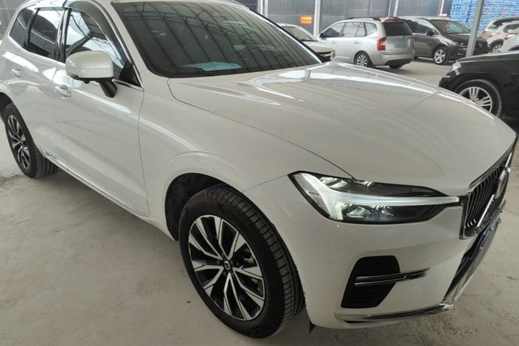 Used Volvo XC60 2025 B5 Four-Wheel Drive Smart & Advanced Luxury Edition Front Right 45 Deg