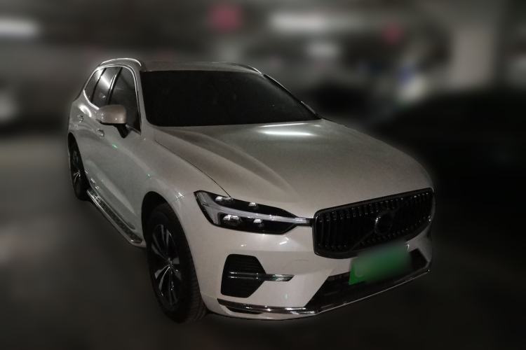 Used Volvo XC60 2025 B5 4x4 Smart Luxury Edition Front Right 45 Deg