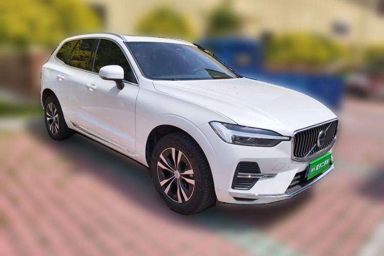 Used Volvo XC60 2025 B5 4x4 Smart Luxury Edition Front Right 45 Deg