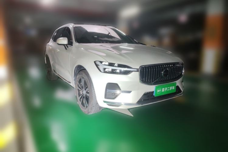 Used Volvo XC60 2025 B5 4x4 Smart Luxury Edition Front Right 45 Deg
