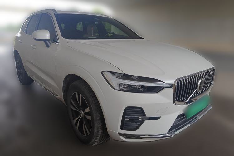 Used Volvo XC60 2025 B5 4x4 Smart Luxury Edition Front Right 45 Deg