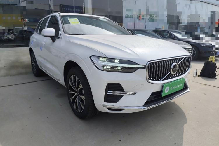 Used Volvo XC60 2025 B5 Four-Wheel Drive Smart & Advanced Luxury Edition Front Right 45 Deg