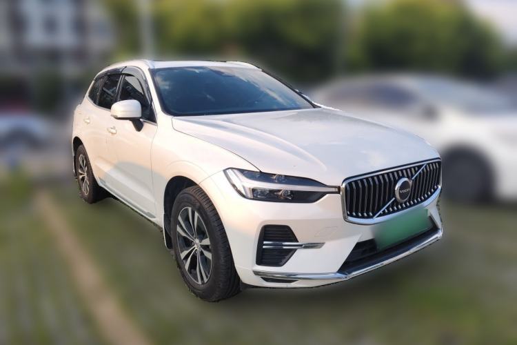 Used Volvo XC60 2025 B5 4x4 Smart Luxury Edition Front Right 45 Deg