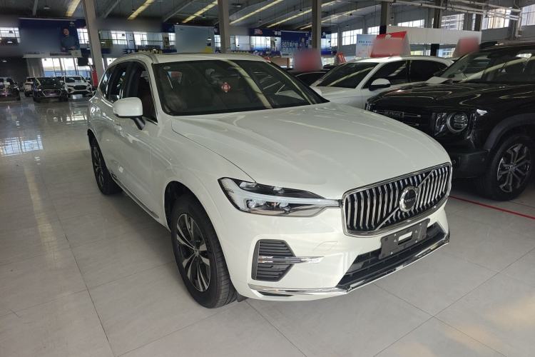 Used Volvo XC60 2025 B5 4x4 Smart Luxury Edition Front Right 45 Deg