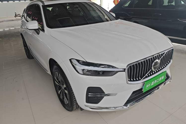 Used Volvo XC60 2025 B5 4x4 Smart Luxury Edition Front Right 45 Deg