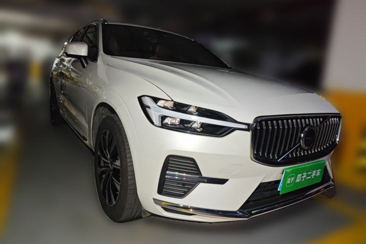 Used Volvo XC60 2025 B5 Four-Wheel Drive Smart & Advanced Luxury Edition Front Right 45 Deg
