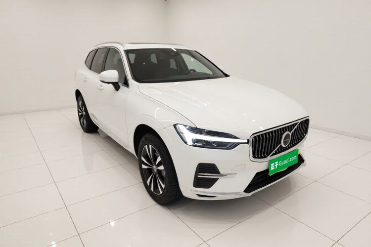 Used Volvo XC60 2025 B5 4x4 Smart Luxury Edition Front Right 45 Deg