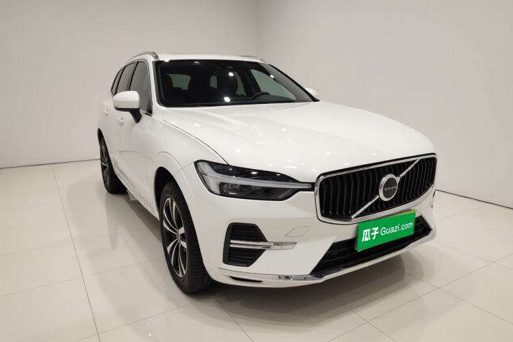 Used Volvo XC60 2025 B5 4x4 Smart Luxury Edition Front Right 45 Deg