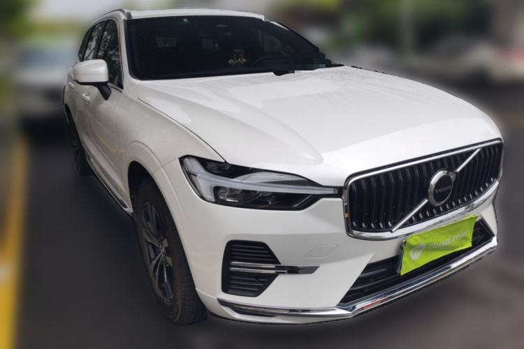 Used Volvo XC60 2025 B5 4x4 Smart Luxury Edition Front Right 45 Deg