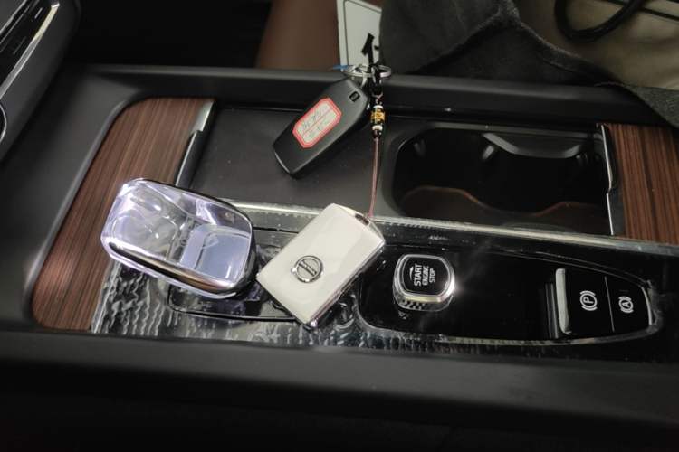Used Volvo XC60 2025 B5 Four-Wheel Drive Smart & Advanced Luxury Edition Gear Lever