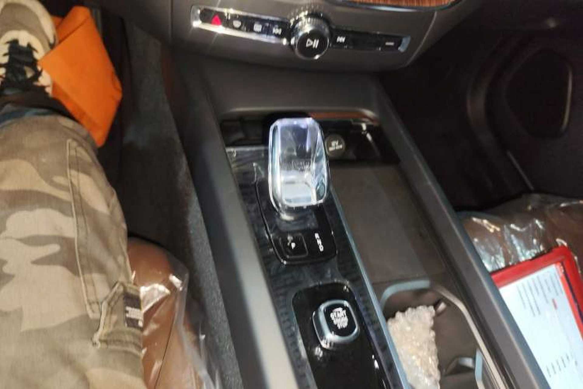 Used Volvo XC60 2025 B5 Four-Wheel Drive Smart & Advanced Luxury Edition Gear Lever