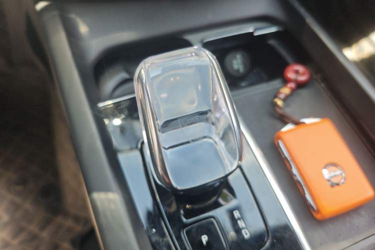 Used Volvo XC60 2025 B5 4x4 Smart & Advanced Sport Edition Gear Lever