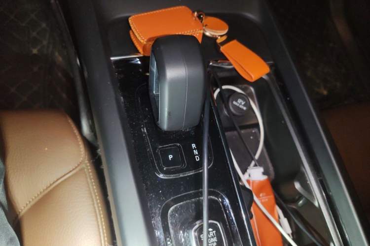 Used Volvo XC60 2025 B5 4x4 Smart Luxury Edition Gear Lever