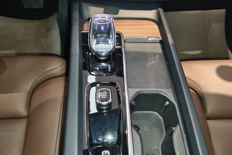 Used Volvo XC60 2025 B5 Four-Wheel Drive Smart & Advanced Luxury Edition Gear Lever