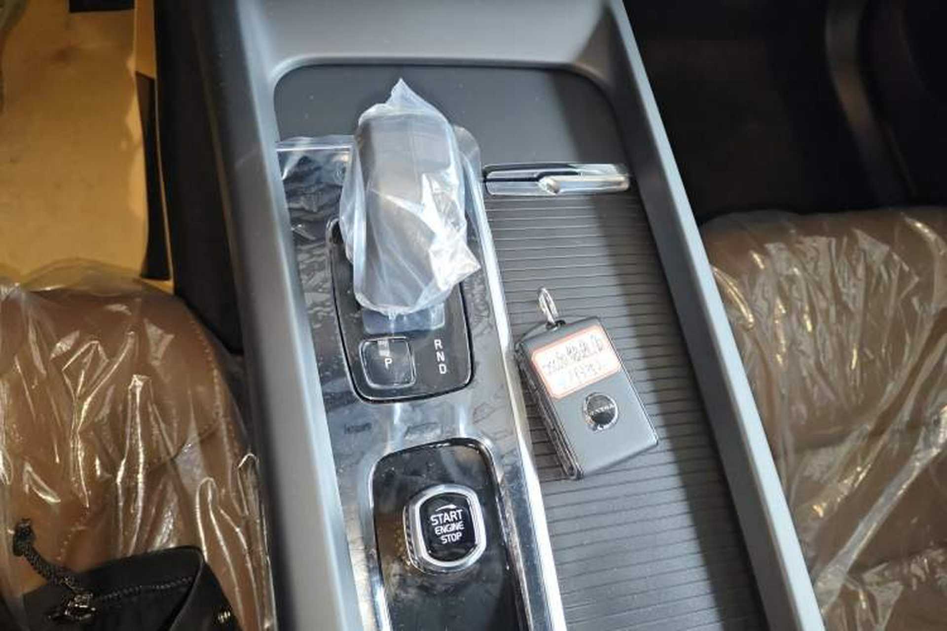 Used Volvo XC60 2025 B5 4x4 Smart Luxury Edition Gear Lever