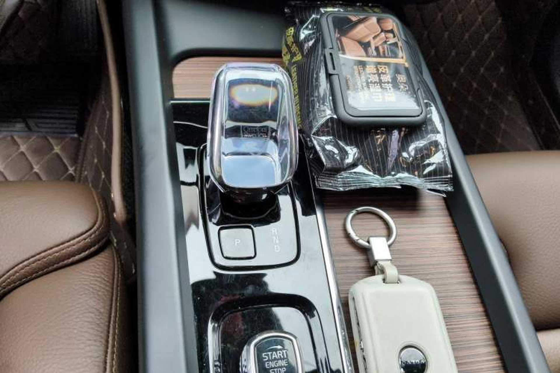 Used Volvo XC60 2025 B5 Four-Wheel Drive Smart & Advanced Luxury Edition Gear Lever