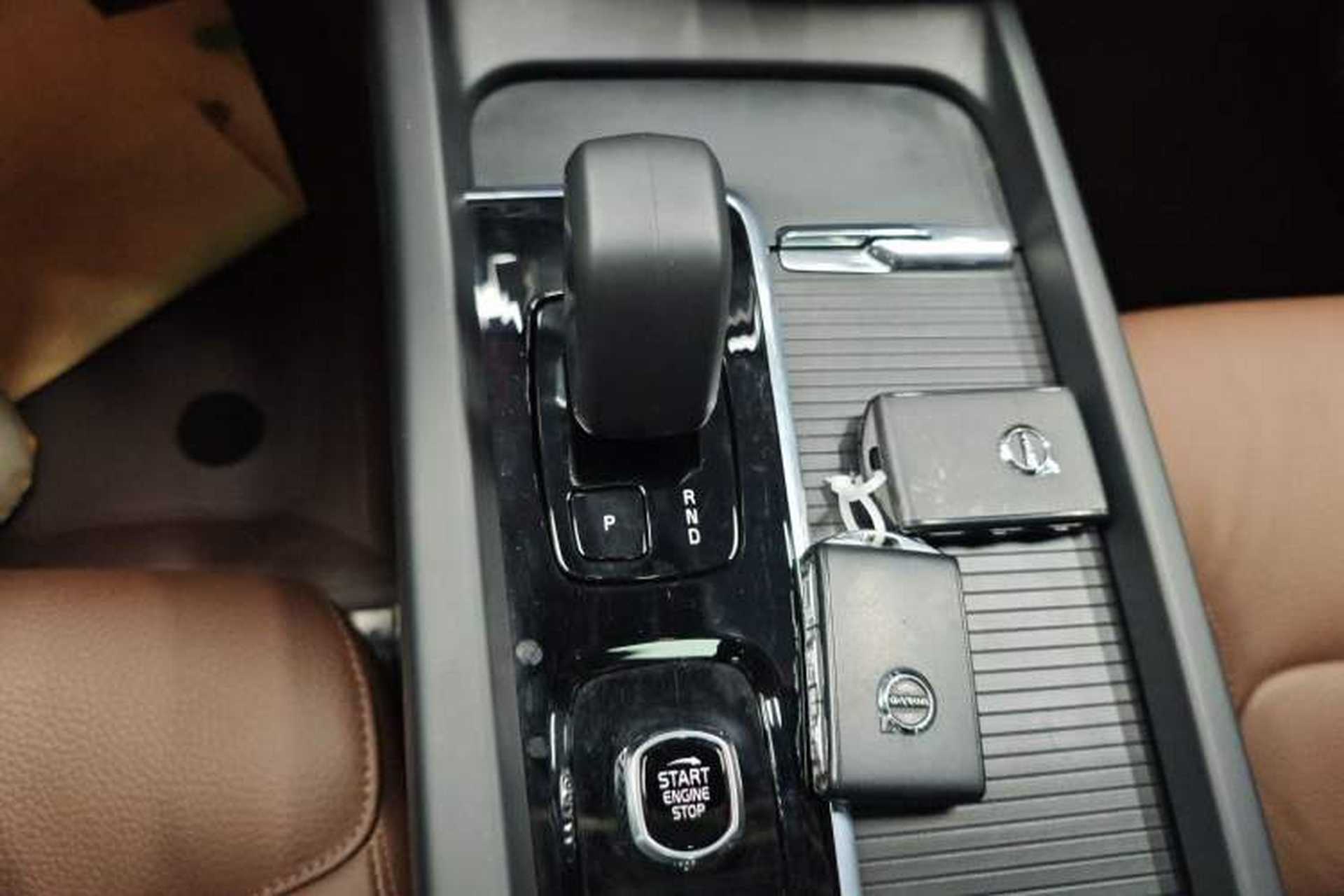 Used Volvo XC60 2025 B5 4x4 Smart Luxury Edition Gear Lever