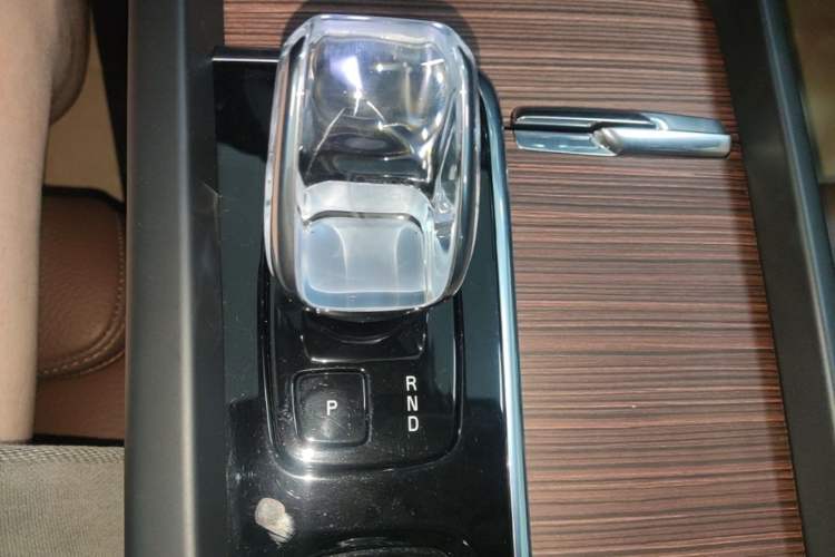 Used Volvo XC60 2025 B5 Four-Wheel Drive Smart & Advanced Luxury Edition Gear Lever