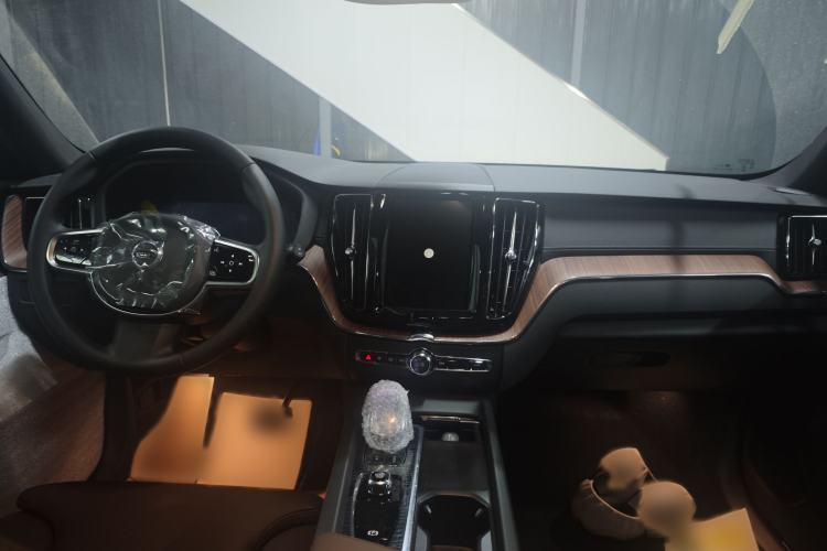 Used Volvo XC60 2025 B5 Four-Wheel Drive Smart & Advanced Luxury Edition Interior 1
