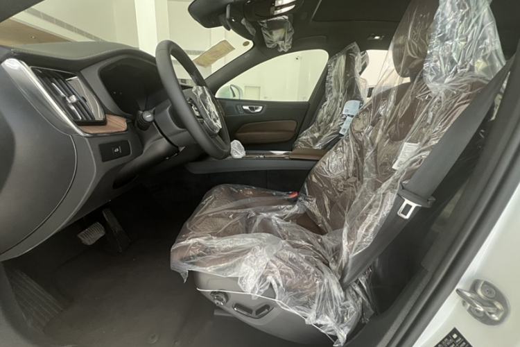 Used Volvo XC60 2025 B5 Four-Wheel Drive Smart & Advanced Luxury Edition Interior 1