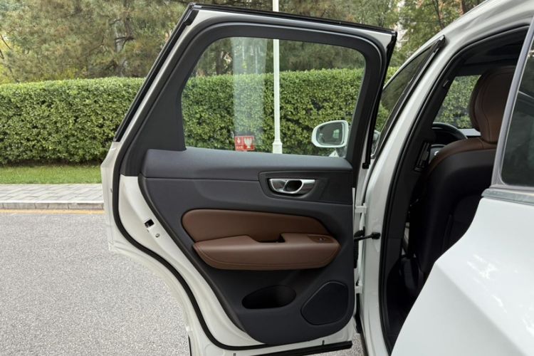 Used Volvo XC60 2025 B5 Four-Wheel Drive Smart & Advanced Luxury Edition Interior 11