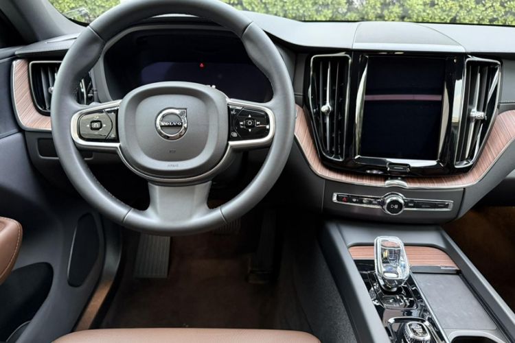 Used Volvo XC60 2025 B5 Four-Wheel Drive Smart & Advanced Luxury Edition Interior 2