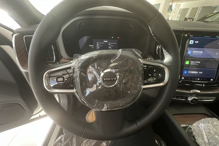 Used Volvo XC60 2025 B5 Four-Wheel Drive Smart & Advanced Luxury Edition Interior 2