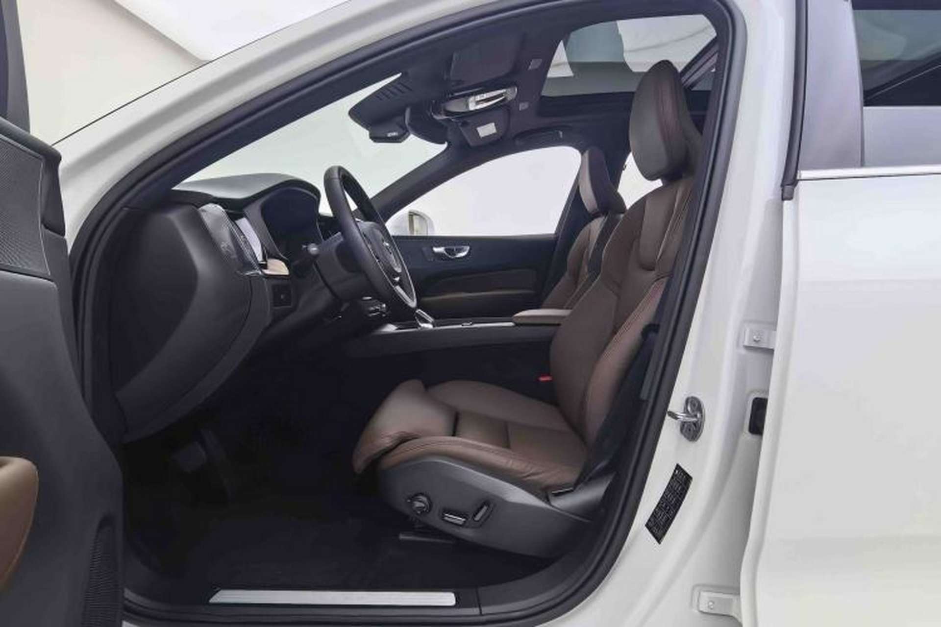 Used Volvo XC60 2025 B5 Four-Wheel Drive Smart & Advanced Luxury Edition Interior 2