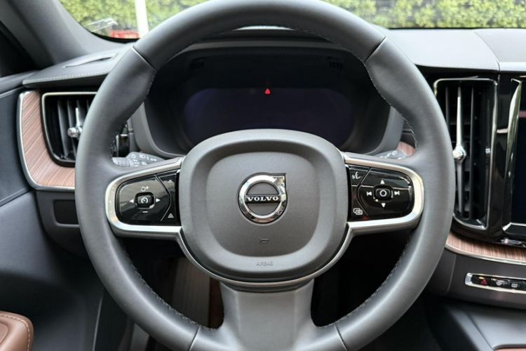 Used Volvo XC60 2025 B5 Four-Wheel Drive Smart & Advanced Luxury Edition Interior 3