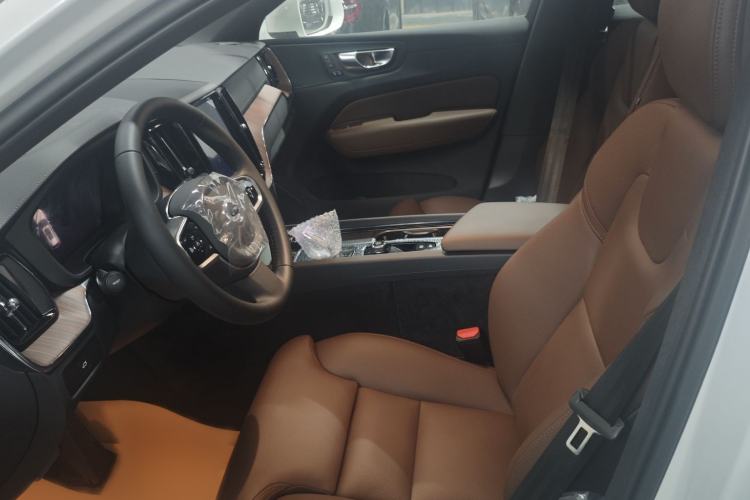 Used Volvo XC60 2025 B5 Four-Wheel Drive Smart & Advanced Luxury Edition Interior 3