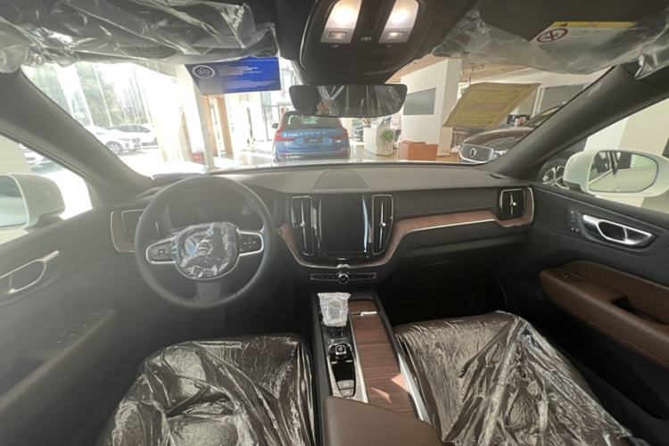 Used Volvo XC60 2025 B5 Four-Wheel Drive Smart & Advanced Luxury Edition Interior 4
