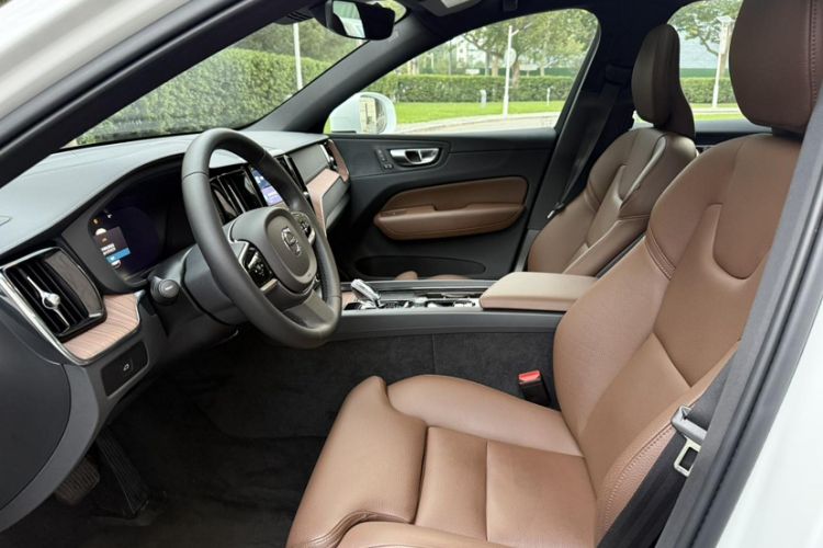 Used Volvo XC60 2025 B5 Four-Wheel Drive Smart & Advanced Luxury Edition Interior 5